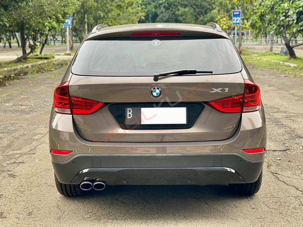 Mobil BMW X1 2013