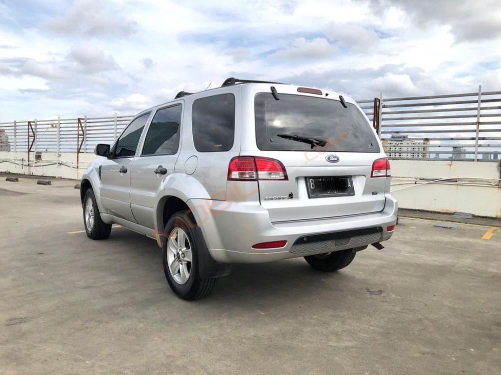 Mobil Ford Escape 2011