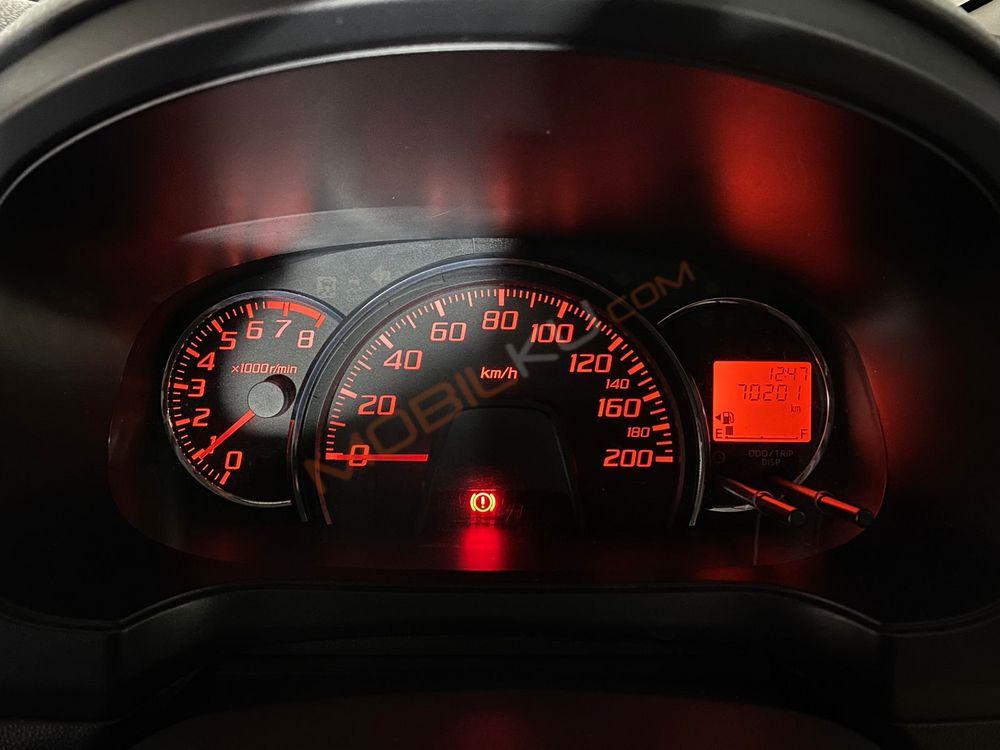 Mobil Toyota Agya 2015