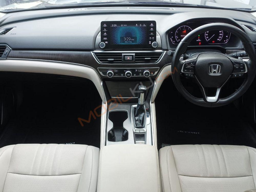 Mobil Honda Accord 2020
