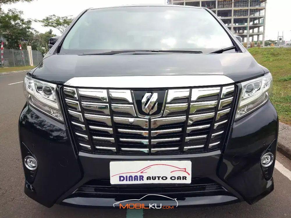 Mobil Toyota Alphard 2015