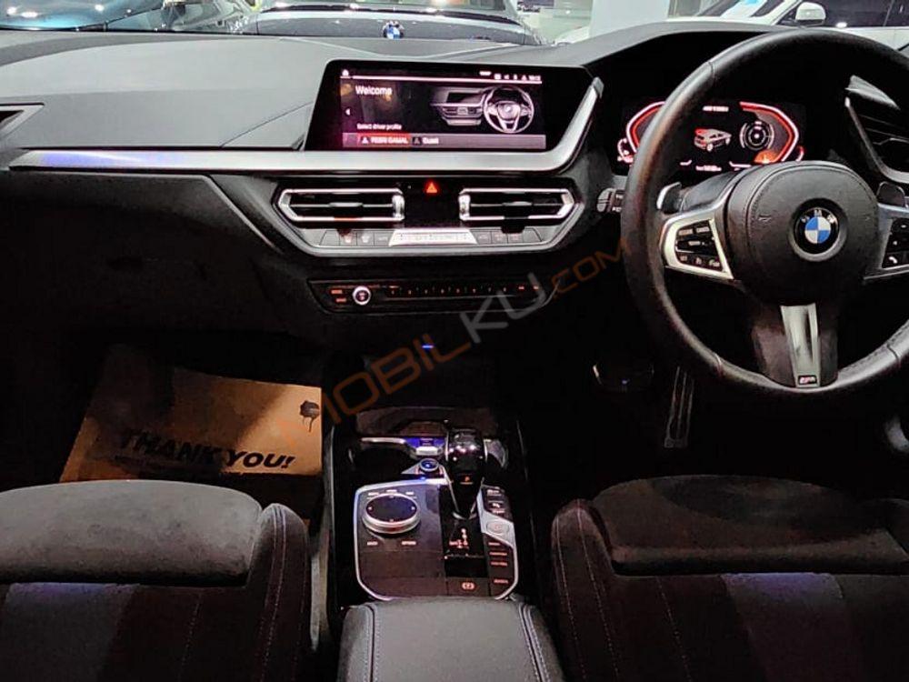 Mobil BMW 1 Series 2021
