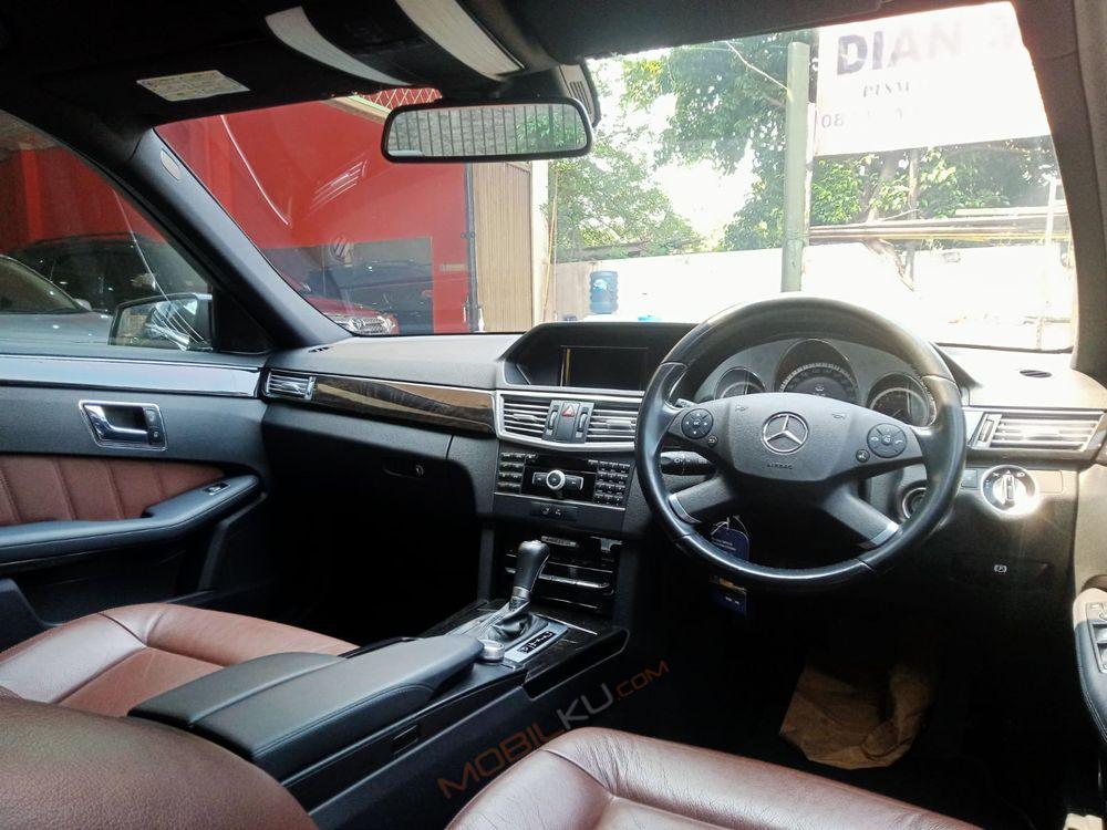 Mobil Mercedes-Benz E-Class 2011