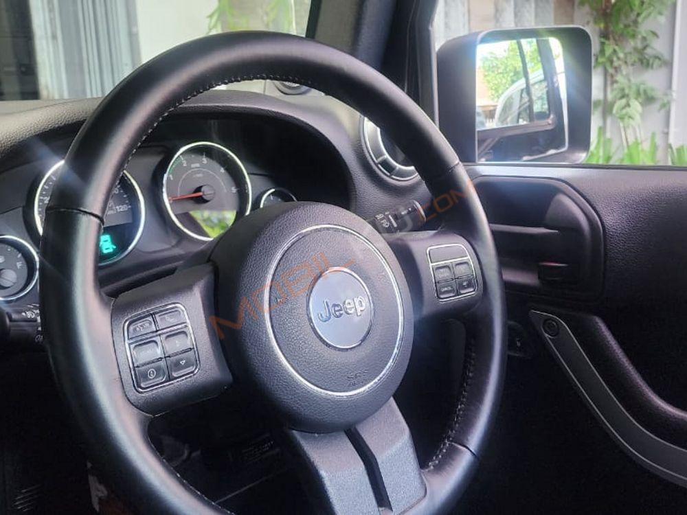 Mobil Jeep Wrangler 2012