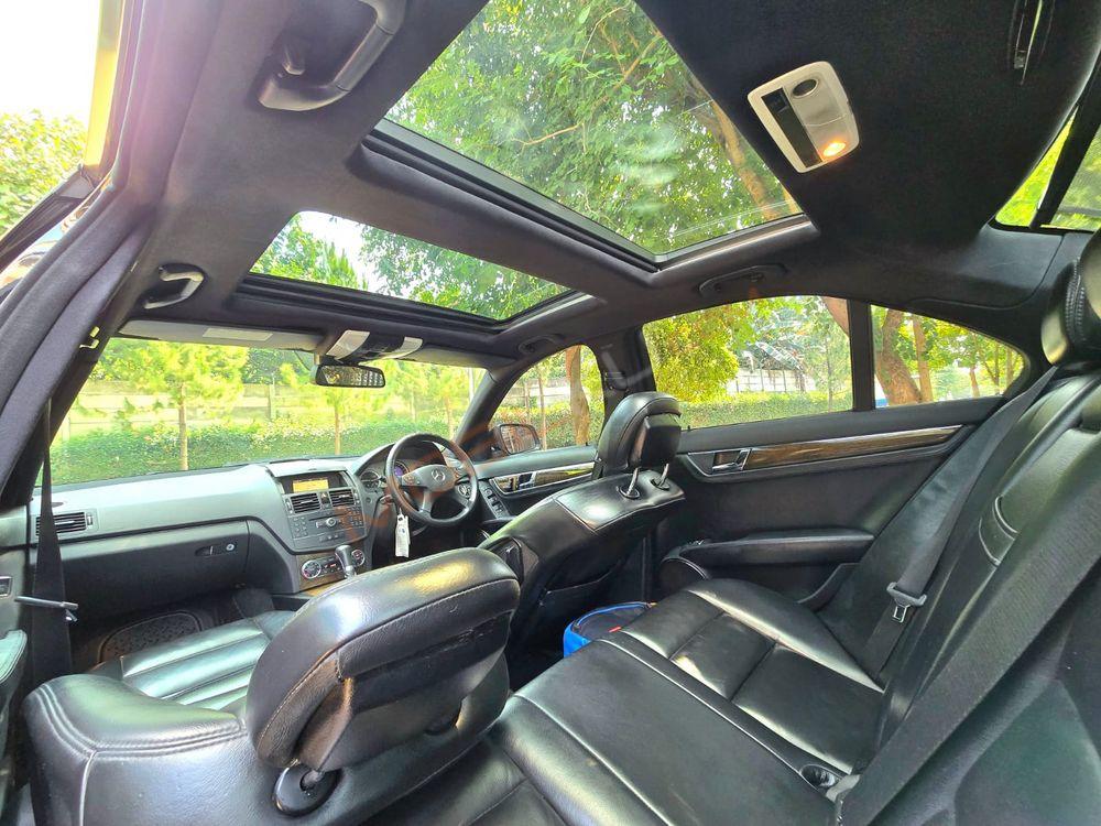Mobil Mercedes-Benz C-Class 2009