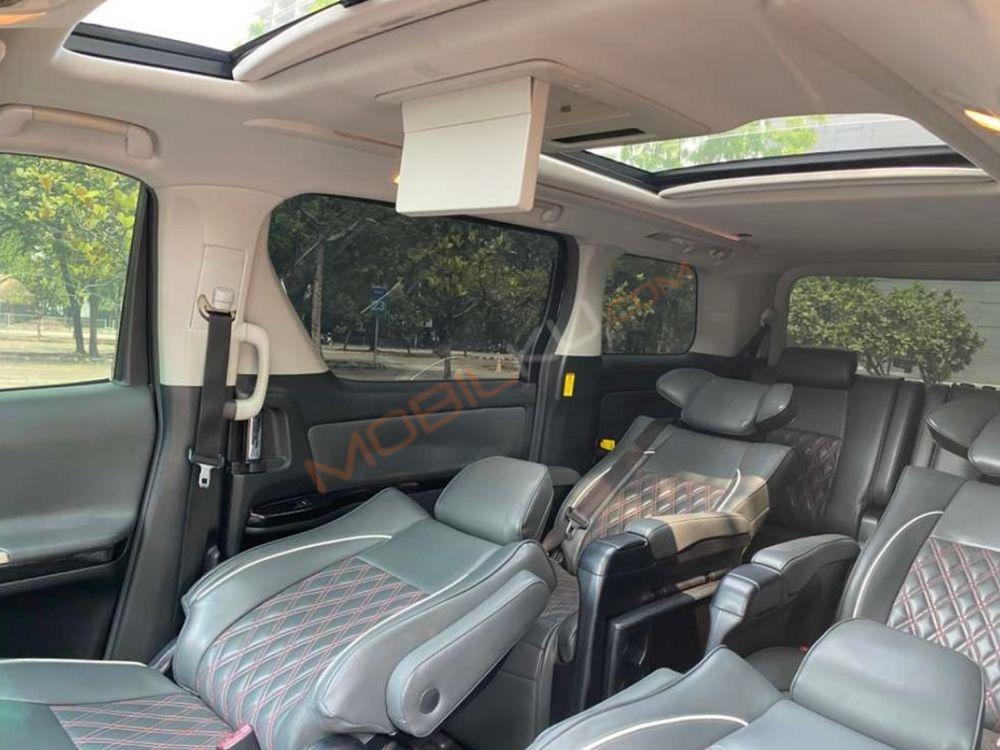 Mobil Toyota Vellfire 2013