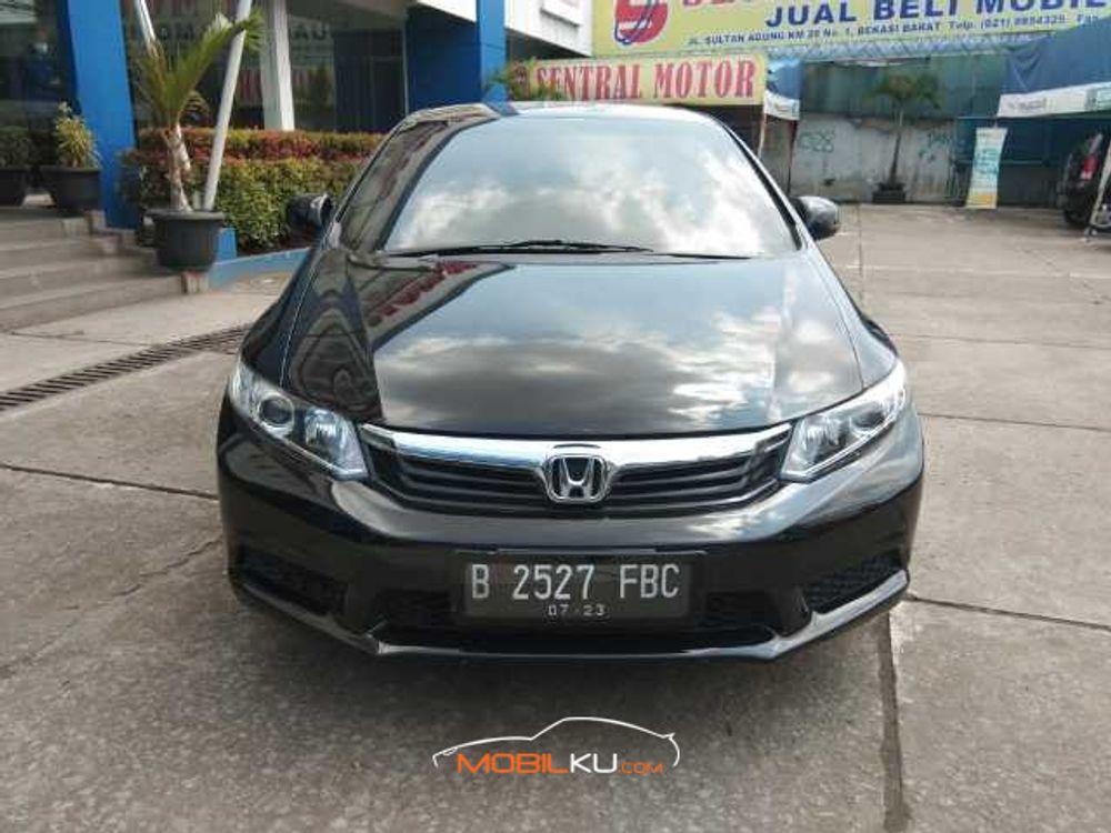 Mobil Honda Civic Sedan 2013