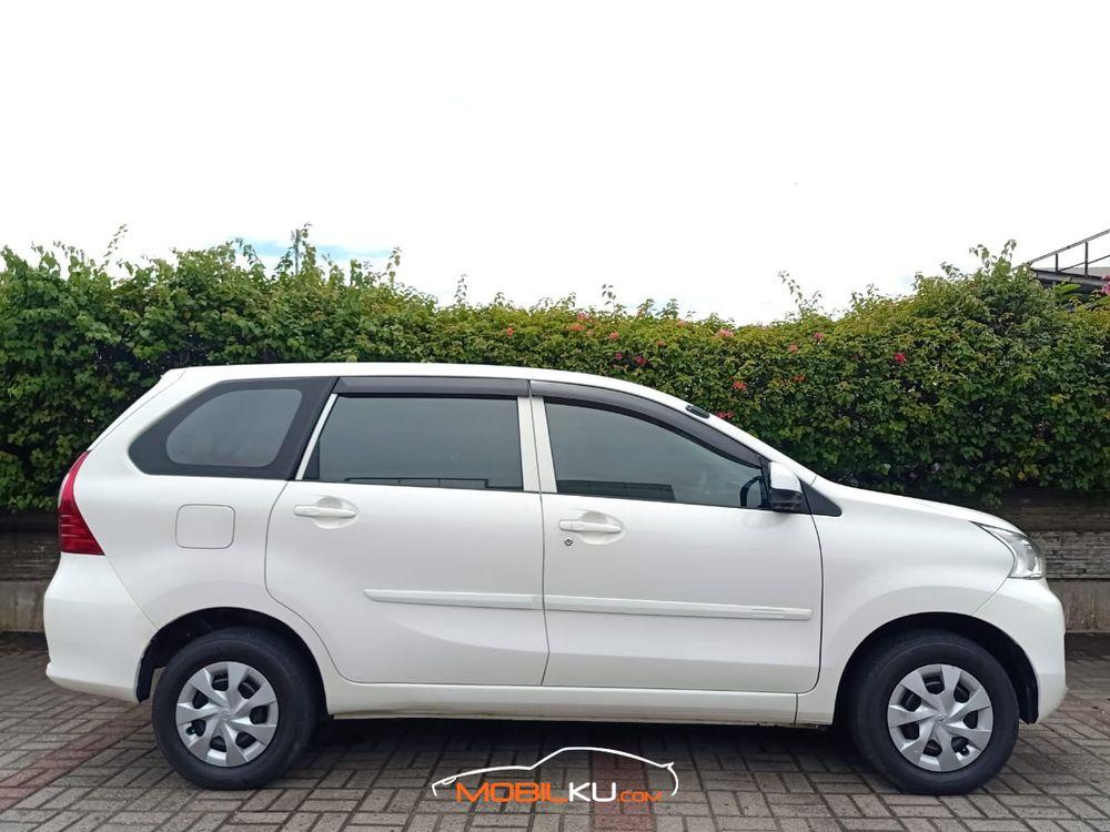 Mobil Daihatsu Xenia 2016