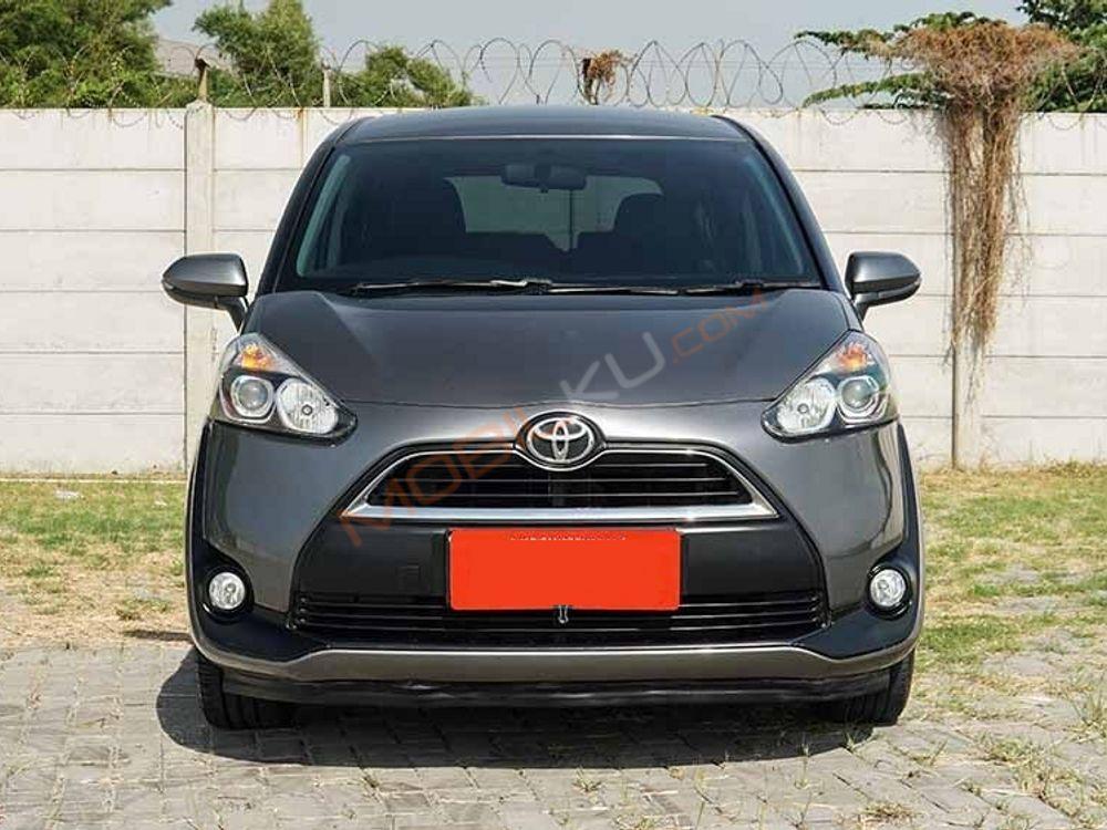 Mobil Toyota Sienta 2018