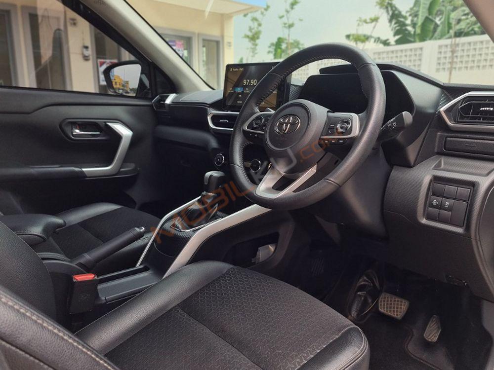 Mobil Toyota Raize 2021