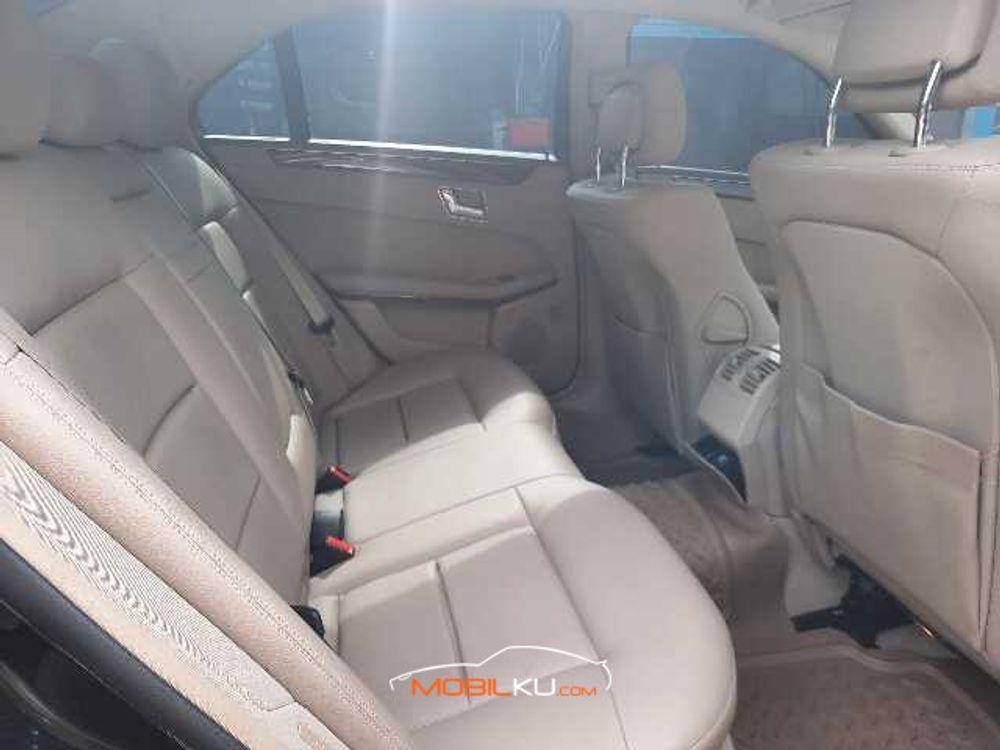 Mobil Mercedes-Benz E-Class 2010