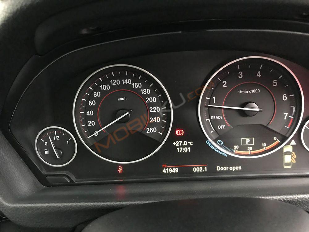 Mobil BMW 3 Series 2014