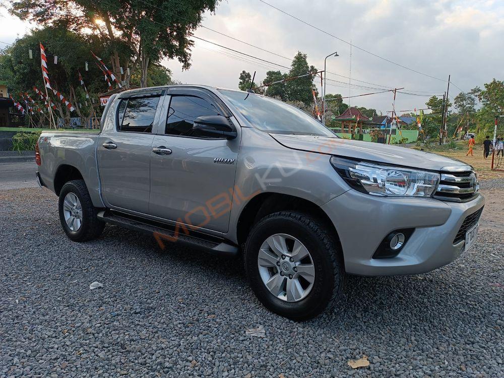 Mobil Toyota Hilux 2019