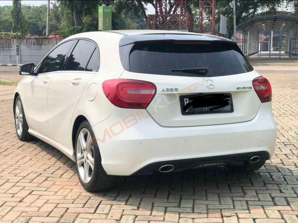 Mobil Mercedes-Benz A-Class 2013