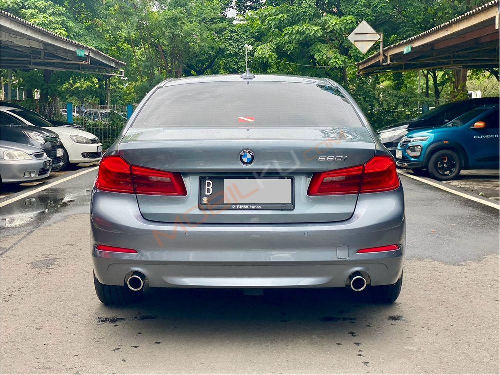 Mobil BMW 5 Series 2020