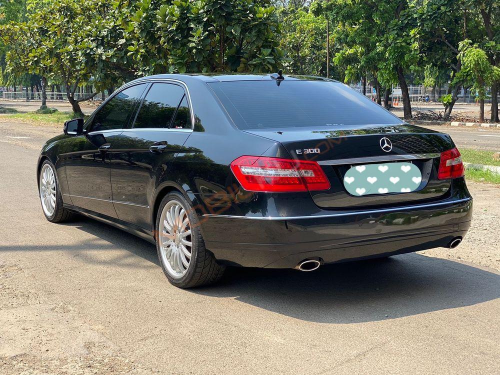 Mobil Mercedes-Benz E-Class 2011