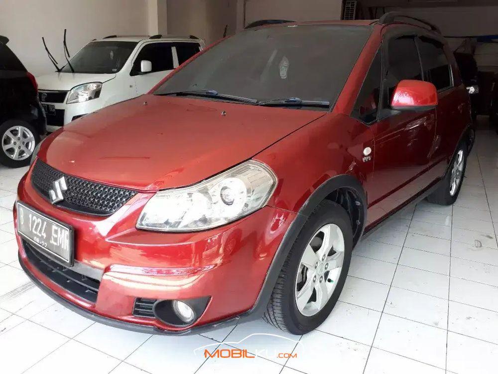 Mobil Suzuki SX4 2012