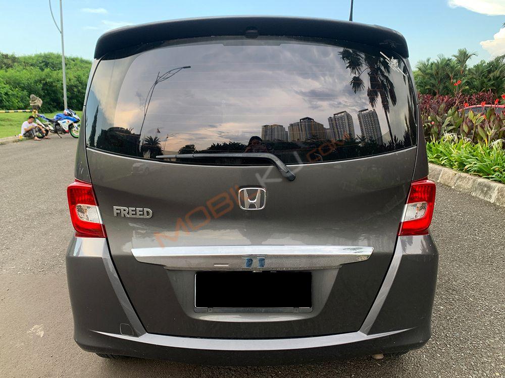 Mobil Honda Freed 2013