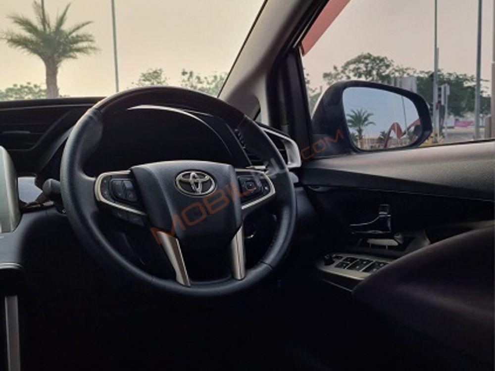 Mobil Toyota Kijang Innova 2016