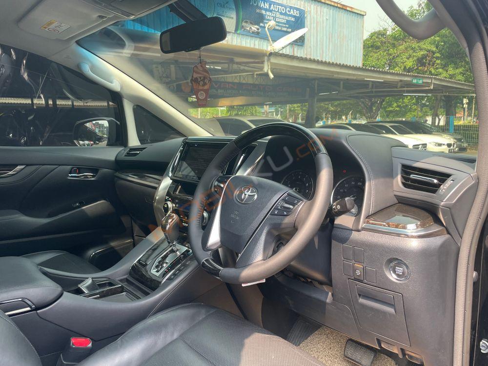 Mobil Toyota Vellfire 2016