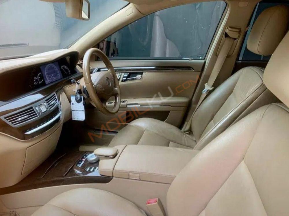 Mobil Mercedes-Benz S-Class 2011