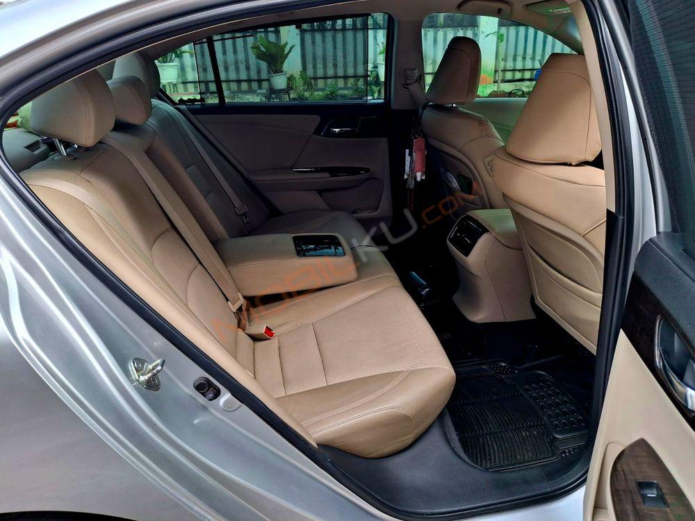 Mobil Honda Accord 2014