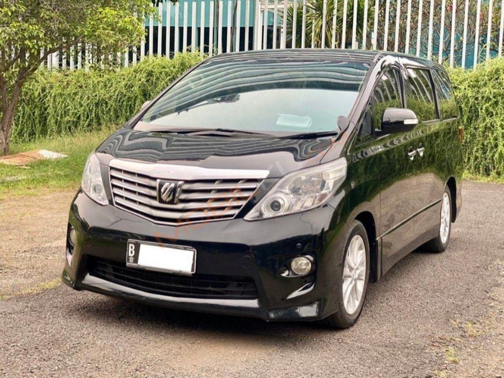 Mobil Toyota Alphard 2009