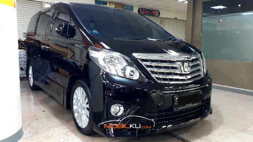 Mobil Toyota Alphard 2014