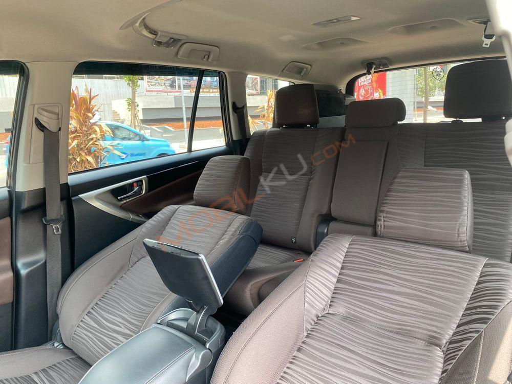 Mobil Toyota Kijang Innova 2021