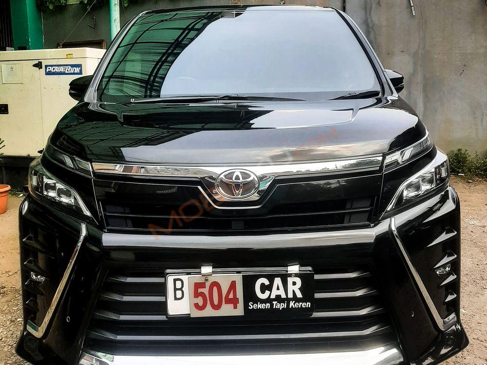 Mobil Toyota Voxy 2017