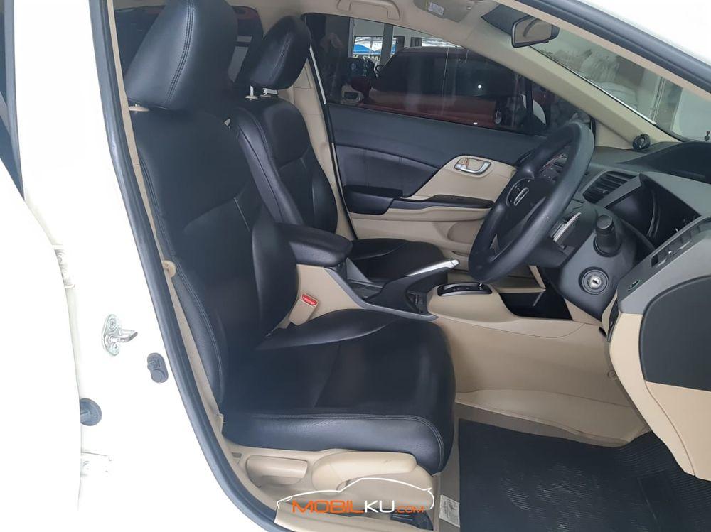 Mobil Honda Civic Sedan 2012