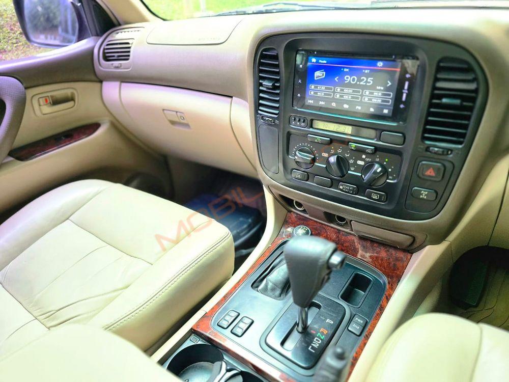 Mobil Toyota Land Cruiser 2002