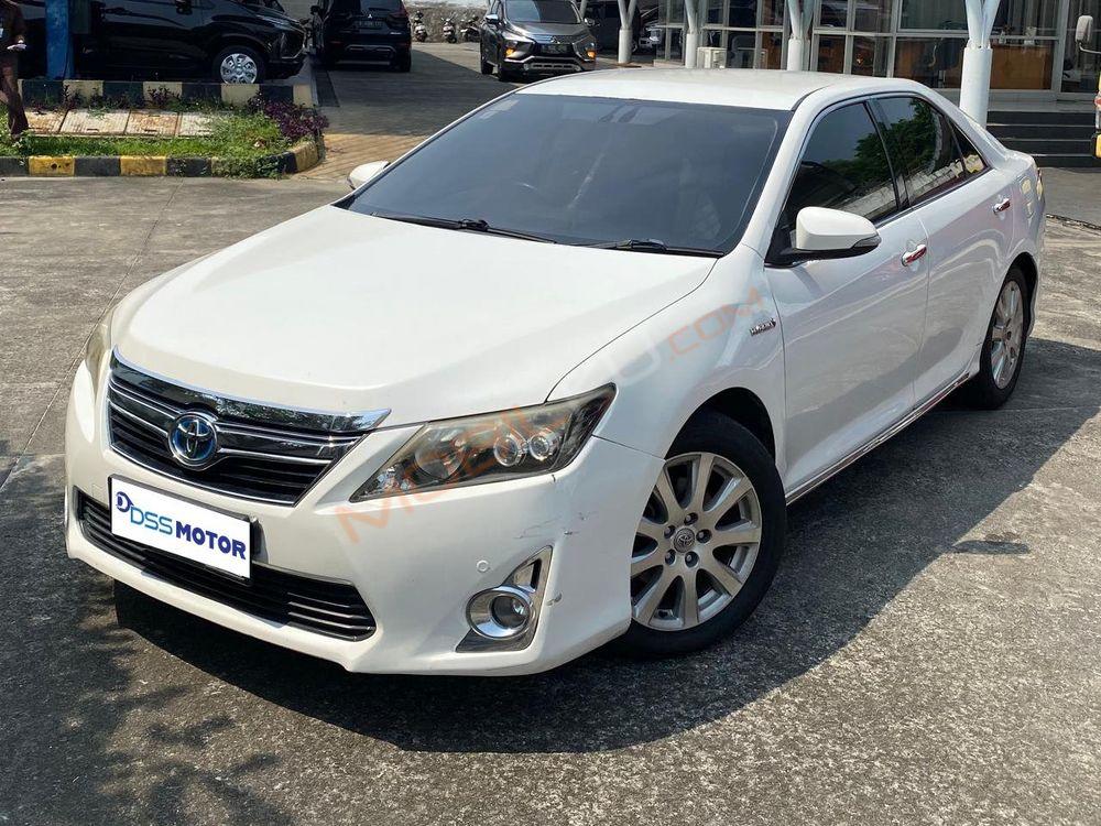 Mobil Toyota Camry 2013