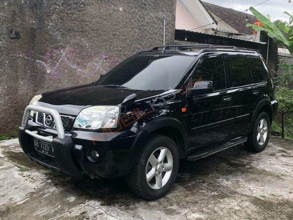 Mobil Nissan X-Trail 2006