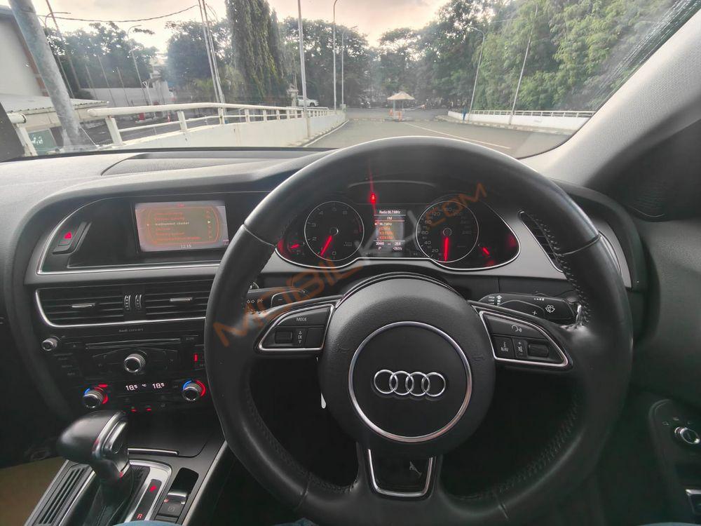 Mobil Audi A4 2014