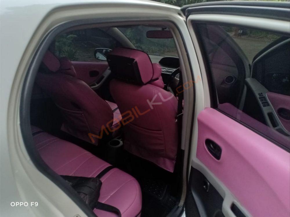 Mobil Toyota Yaris 2013