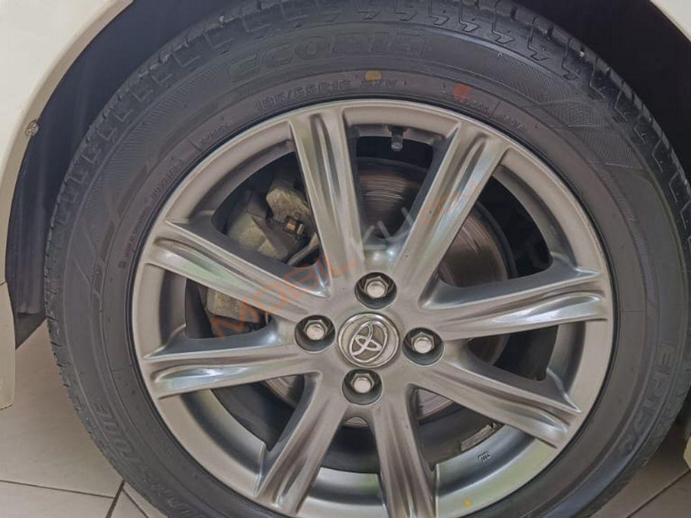 Mobil Toyota Yaris 2015