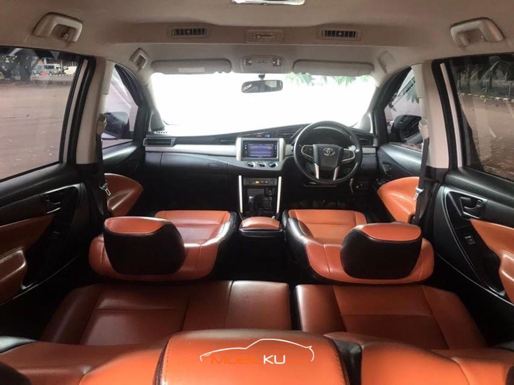 Mobil Toyota Kijang Innova 2016