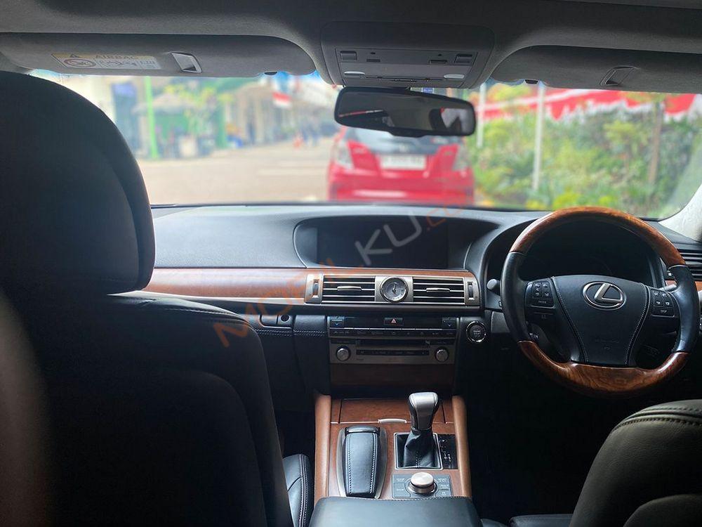 Mobil Lexus LS 2014