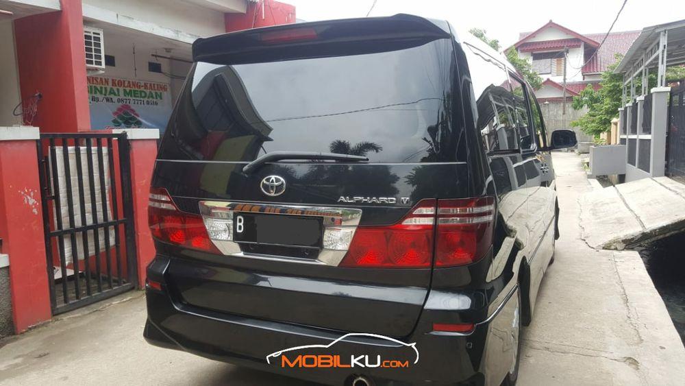 Mobil Toyota Alphard 2006