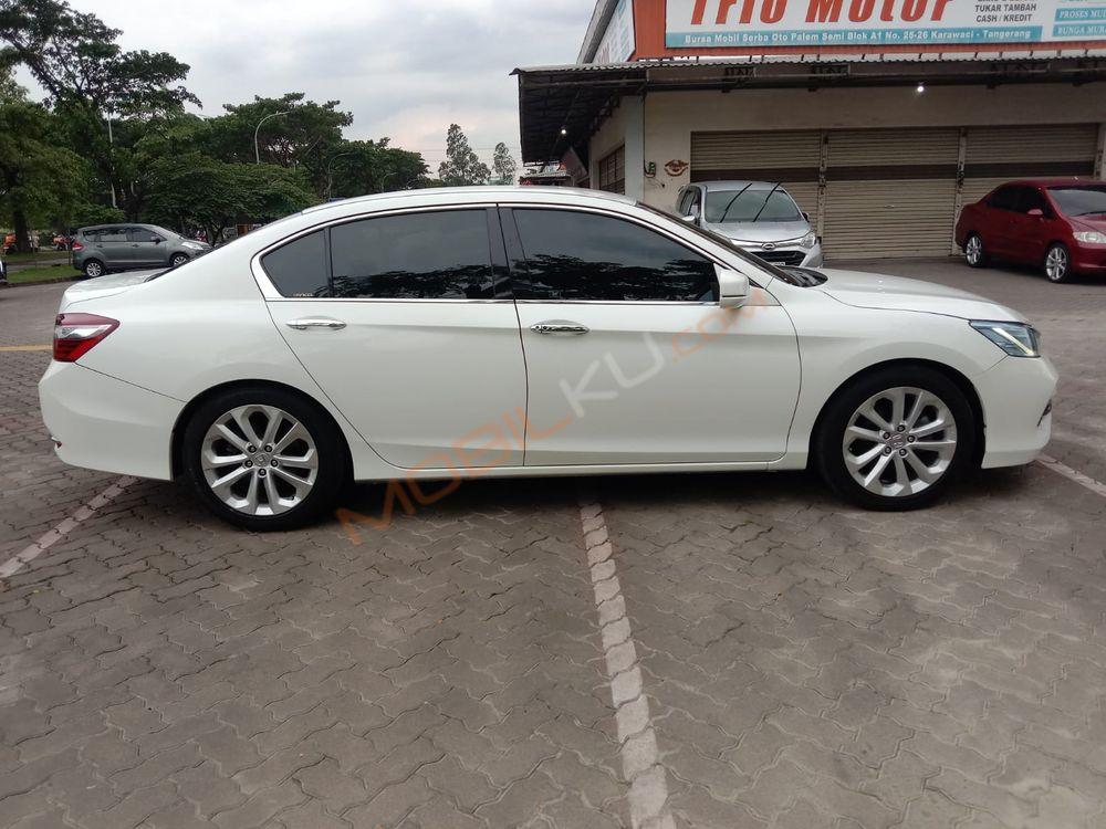 Mobil Honda Accord 2017