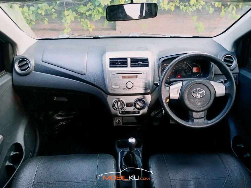 Mobil Toyota Agya 2015