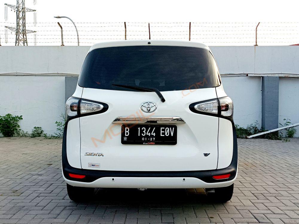 Mobil Toyota Sienta 2017