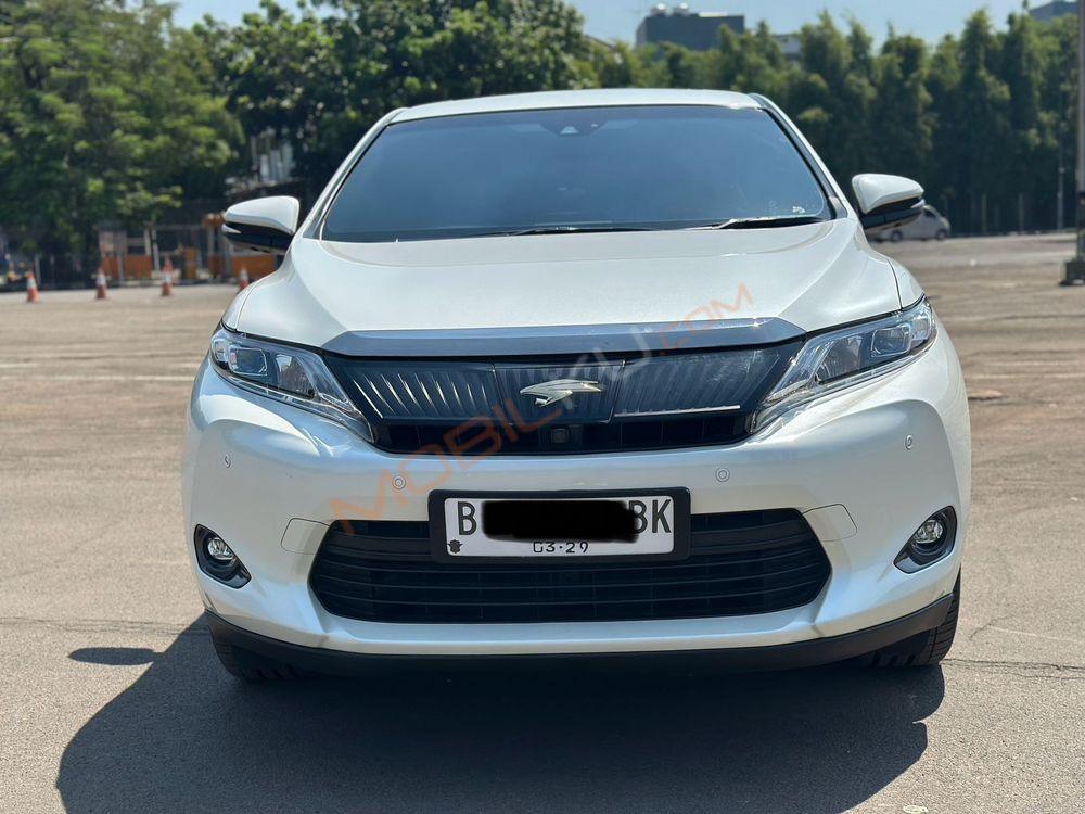 Mobil Toyota Harrier 2014