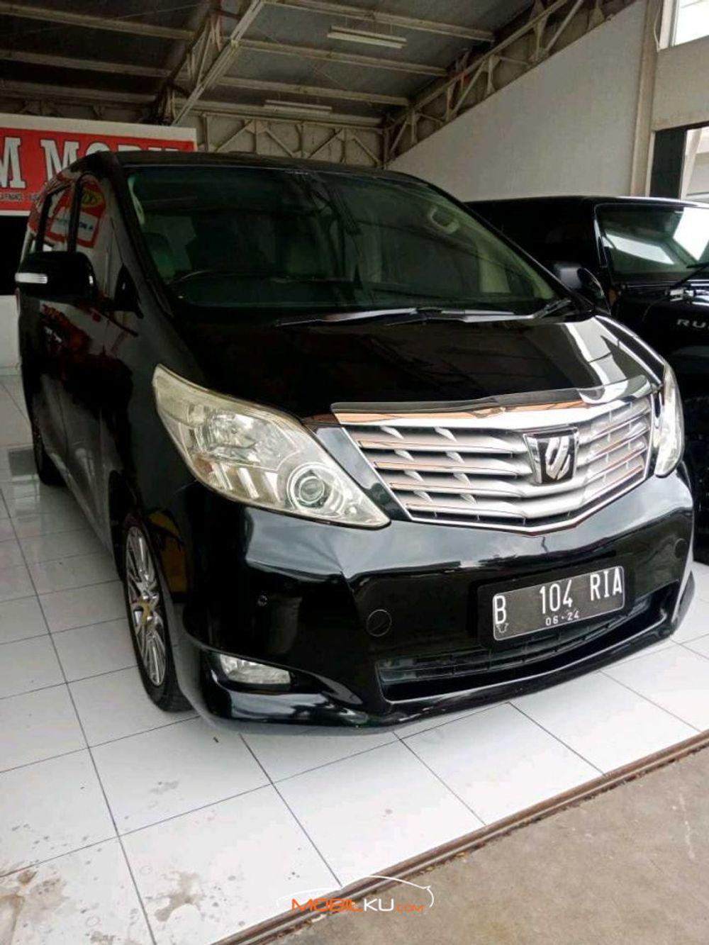 Mobil Toyota Alphard 2009
