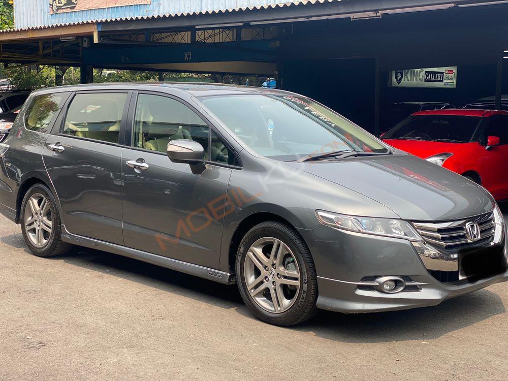 Mobil Honda Odyssey 2012