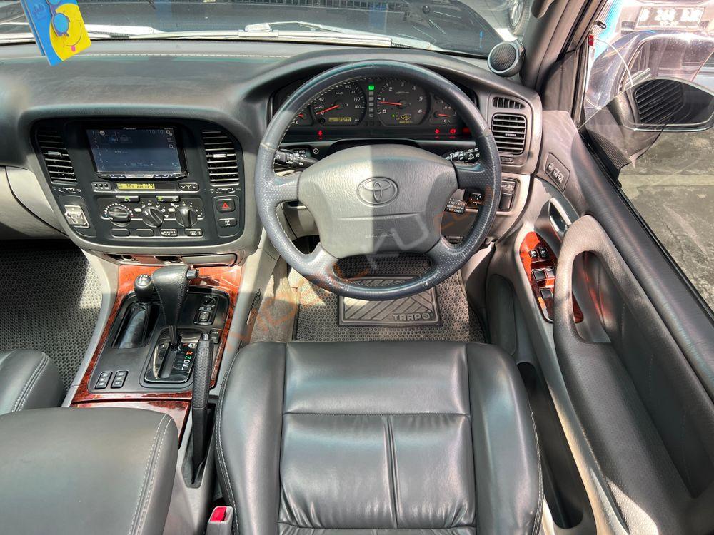 Mobil Toyota Land Cruiser 2000