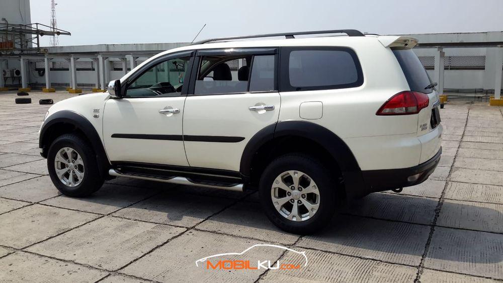 Mobil Mitsubishi Pajero Sport 2015