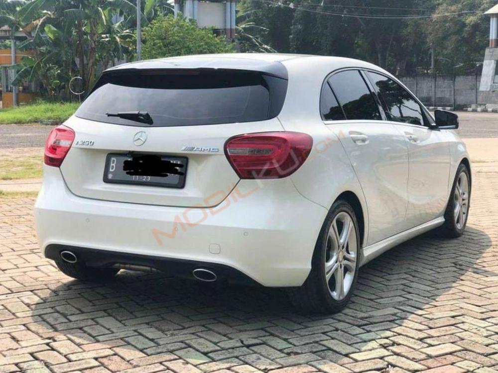 Mobil Mercedes-Benz A-Class 2013
