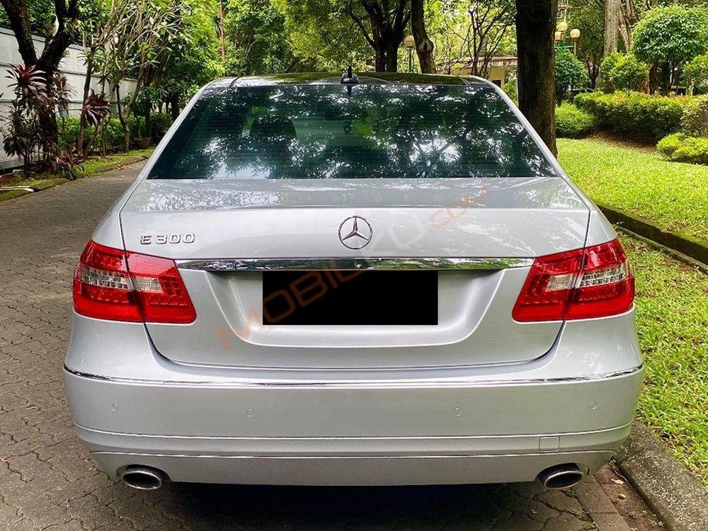 Mobil Mercedes-Benz E-Class 2011